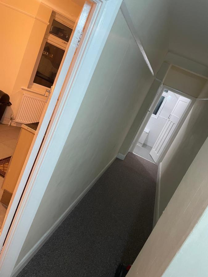 Welcome To Your New Home. 雷德布里奇 外观 照片